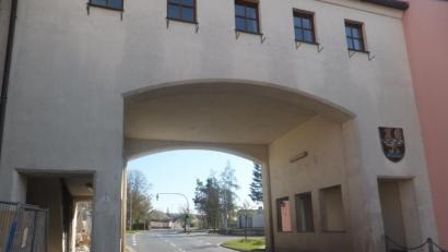 Bild: ibj
Mit einem neuen Anstrich und einer dem Gebäude angepassten Beleuchtung in der Durchfahrt sowie in den Durchgängen für Passanten soll das Obere Tor ausgestattet werden.