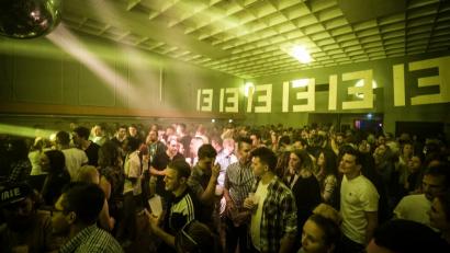 Bild: Lukas Meister
Ach, du dickes Ei: 500 Besucher bevölkern das Jugendzentrum bei der sechsten „Eieiei“-Ostersause.
