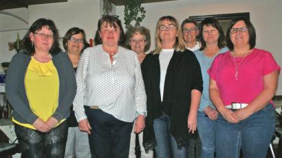 Bild: agr
Die Neunburger Freunde der Musik werden angeführt von Silvia Tretter (Dritte von links) und Johanna Gückel (Zweite von links).
