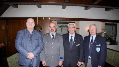 Bild: nib
Mit dem Vorsitzenden der örtlichen Kameradschaft Hubert Meierhofer (Zweiter von links) freuen sich (von links) Bürgermeister und Schirmherr Christian Ziegler, Bezirksvorsitzender Josef Hartinger und Kreisvorsitzender Josef Hauer auf das Jubiläumsfest.