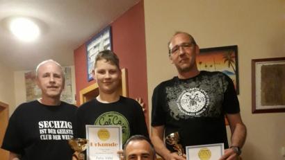 Bild: exb
Dem Tischfußball verswchrieben haben sich (von links) Ausrichter Udo Völkl, Zweitplatzierter Felix Völkl, Drittplatzierter Markus Grünauer und (vorne) Titelträger Stefan Zeltner.