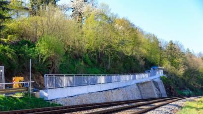 Bild: sus
Der Kellerweg ist wegen des Neubaus der Stützmauer gesperrt. Das dürfte auch den Rest des Jahtes noch so bleiben,.