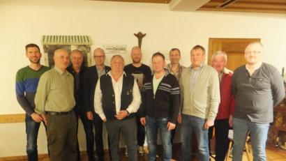 Bild: ibj
Dem neuen Vorstand der Jagdgenossenschaft Süß um Jagdvorsteher Hans Lederer (Dritter von rechts) gratulieren Jagdpächter Richard Sichelstiel (Zweiter von links), Bürgermeister Bernhard Lindner und Jagdpächter Georg Geilersdörfer (ab Vierter von links) sowie Jagdpächter Josef Sichelstiel (Vierter von rechts).