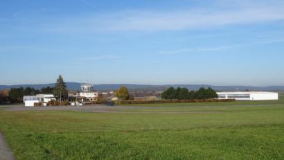 Bild: ak
Viele Speichersdorfer fühlen sich vom Flug- und Motorenlärm auf dem Rosenthal-Flugplatz vor allem zur Mittagszeit und am Wochenende gestört.