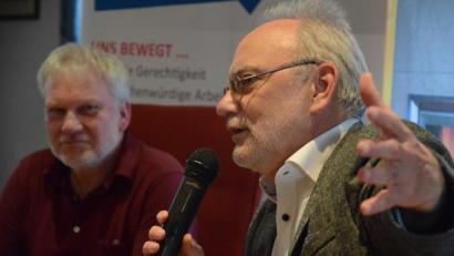 Bild: Kunz
Hannes Kreller (rechts) zweifelt am Vorzug von Heimarbeitsplätzen. Er glaubt, dass sich der Druck auf die Arbeitnehmer nur erhöht. Alfons Ernstberger (links) leitet die Diskussionsrunde.