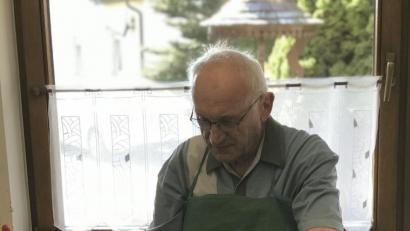 Bild: ksi
Georg Eichmann bei der täglichen Arbeit in seiner Werkstatt, die Präzision erfordert.