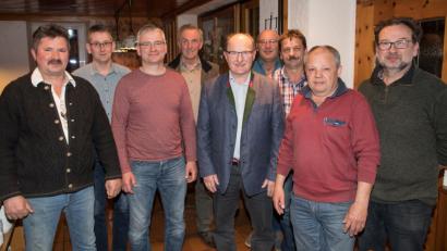 Bild: hbe
Der neue Vorstand mit dem ausgeschiedenen Kassier (von links): Helmut Graf, Franz Grabinger, Stefan Schönberger, Josef Roggenhofer, Dritter Bürgermeister Hubert Blödt, Hans Nörl, Hubert Hirsch, Edmund Hirsch, Markus Mahal.