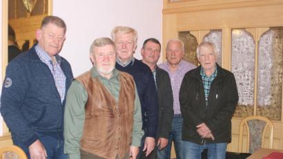 Bild: frd
Das neu gewählte Vorstandsteam setzt sich zusammen aus (von links) Edi Fischer (Beisitzer), Josef Wachter (Vorsitzender), Josef Messerer (stellvertretender Vorsitzender), Josef Uschold (Beisitzer), Erwin Wirnshofer (Kassier) und Volker Goedicke (Schriftführer).