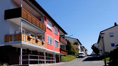 Bild: le
Vor 50 Jahren, im August 1969, wurden die letzten beiden Anwesen Puppberg 7 und 8 mit 8 der insgesamt 28 Eigentumswohnungen im Wohnbaugebiet „Puppberg" erstellt. Daneben entstanden vier Mietwohnungen.