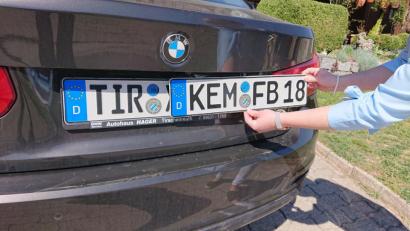 Bild: lue
Die meisten Fahrzeuge im Landkreis sind mit den Kennzeichenkürzeln TIR oder KEM unterwegs.