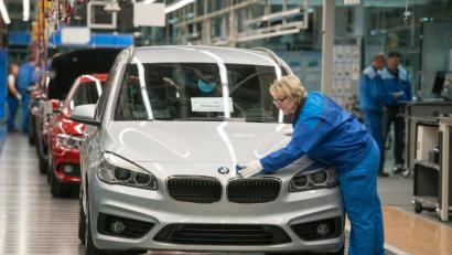 Bild: Armin Weigel/dpa
Arbeitgeber wie BMW sorgen für hohe Löhne in Regensburg