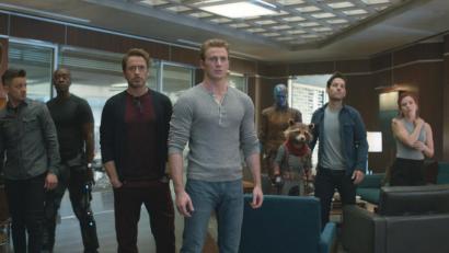 Bild: Marvel Studios
Clint Barton, James Rhodey, Tony Stark, Steve Rogers, Nebula, Rocket, Scott Lang und Natasha Romanoff (von links) machen sich bereit für den finalen Kampf gegen Thanos.