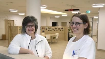 Bild: Petra Hartl
Beate Spickenreuther, Pflege-Stationsleiterin, und Ärztliche Leiterin Dr. Stephanie Kuchlbauer freuen sich die neue großzügig gestaltete und helle Station.