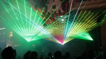 Bild: exb
Nächtliche Lasershow im Freien
