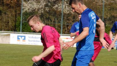 Bild: gb
Der FC Tirschenreuth tritt am Sonntag beim VfR Katschenreuth an. Mit Lukas Schön (links) fehlt in der Offensive ein wichtiger Akteur.