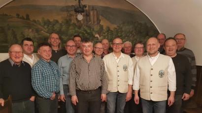 Bild: ubb
Das neugewählte Vorstandsteam des Oberpfälzer Waldvereins freut sich auf ein Vereinsjahr voller Aktivitäten. Erster Vorsitzender ist weiterhin Peter Hasenfürter (Siebter von rechts).