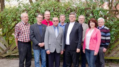 Bild: gac
Der neue Sulzbacher Männerbund-Vorstand (von links): Karlheinz Bär, Reinhold Lehnerer, Achim Groth (Schriftführer), Karl-Heinz Herbst (2. Vorsitzender), Hans-Werner Pilhofer, Dekan Karlhermann Schötz (Vorsitzender), Richard Donhauser, Karin Aulinger (Kassier) und Horst Müller.