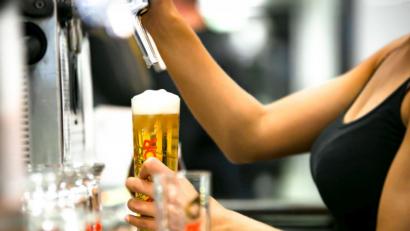 Bild: NGG/exb
Wohl bekomm's! Bayerisches Bier ist weltweit gefragt. Die Brauer im Freistaat verzeichnen steigende Umsätze. Davon sollen jetzt auch die Beschäftigten profitieren. Für sie fordert die Gewerkschaft höhere Löhne.