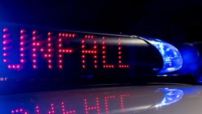 Bild: Monika Skolimowska/ZB/dpa
In Aschach hat sich eine Rollerfahrerin bei einem Sturz verletzt. Die 17-Jährige hatte versucht, einem entgegenkommenden Kleintransporter auszuweichen.