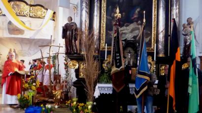 Bild: mng
Etwa 150 Pfarrangehörige, Vertreter der Politik, Vereine, Verbände und Organisationen folgten der Einladung zur Feier des Patroziniums in die Pfarrkirche Sankt Georg. Den Festgottesdienst zelebrierte Stadtpfarrer Edmund Prechtl.