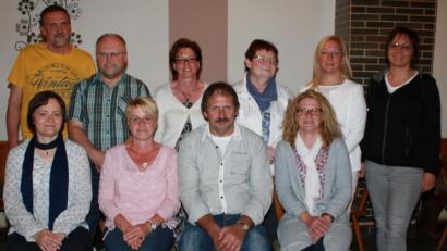 Bild: lk
Der Vorstand des Obst- und Gartenbauvereins, sitzend (von links) Kreisfachberaterin Manuela Pappenberger, Martina Näger, Egid Köstler, Susanne Kraus sowie stehend (von links) Franz Wittmann, Rüdiger Schienagl, Andrea Schürer, Vorsitzende Irmgard Gleißner, Brigitte Bald und Kerstin Helgert.