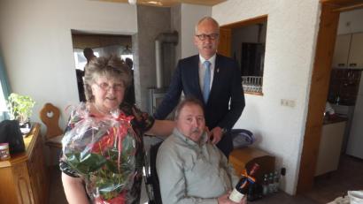 Bild: ibj
Eine große Freude war für das Jubelpaar Franziska und Heribert Pfab der Besuch von Bürgermeister Bernhard Lindner.
