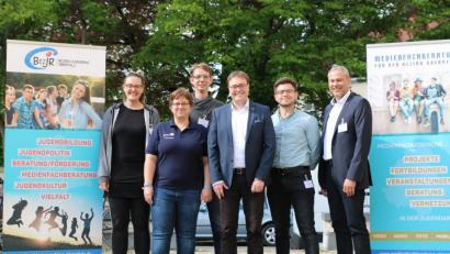 Bild: Bezirksjugendring Oberpfalz/Alexandra Lins
Die neue des Bezirksjugendrings Oberpfalz (von links): Andrea Huber (DGB), Andrea Glaubitz (DLRG, Weiden), Martin Merkl (SJD), Philipp Seitz (Stadtjugendring Regensburg), Clemens Mezler (BDKJ) und Jürgen Preisinger (Kreisjugendring Tirschenreuth).