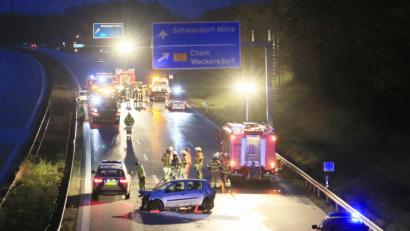 Bild: Hösamer
Schwerer Unfall auf der Autobahn: Die Feuerwehr rückt mit einem vorgegebenen Aufgebot an, um solche Lagen zu bewältigen. Für manche Arbeiten werden Gebühren fällig. Versicherungen versuchen, diese zu drücken. Oft grundlos.
