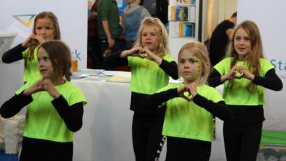 Bild: lep
Die "Freaky Dancers" zeigen am Ende ihres Tanzes ein Herz.