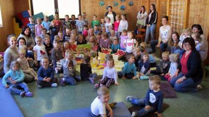 Bild: mef
Mächtig Freude hatten die Kinder über ihr nachträgliches Ostergeschenk.