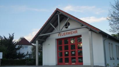 Bild: weu
Das Feuerwehrhaus in Dieterskirchen wird mit Internetanschluss und Faxgerät ausgestattet. „Eine sinnvolle Investition“, wie Bürgermeister Hans Graßl es in der Sitzung des Gemeinderates ausdrückte.
