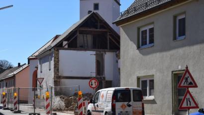 Bild: fla
Die Abbrucharbeiten am Anwesen Marktplatz 2 sind soweit erledigt. Die Fertigstellung des Umbaus ist für Februar 2020 geplant.