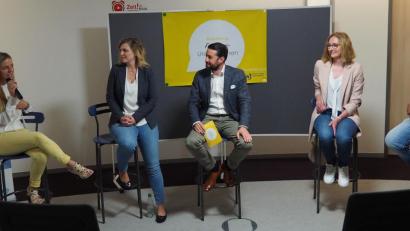 Bild: Bühner
Praktiker geben Tipps zur Digitalisierung in Familienunternehmen mit (von links) Moderatorin Julia Rank, Yvonne Schmid, Markus Meier, Julia Hierold und Stefan Voit.
