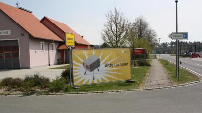 Bild: bjp
Noch üben die "Fotografen" des Zweckverbands Kommunale Verkehrssicherheit nur: Doch wenn's ab Juli blitzt, können die unfreiwilligen "Porträts" teuer werden.