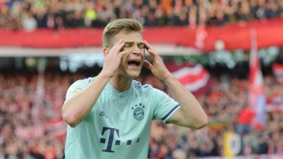 Bild: Timm Schamberger/dpa
Bayerns Joshua Kimmich kann es nicht fassen: Nur 1:1 in Nürnberg.