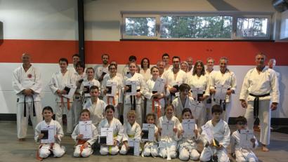 Bild: exb
Etliche Kinder und Erwachsene legten ihre Karate-Prüfungen ab.