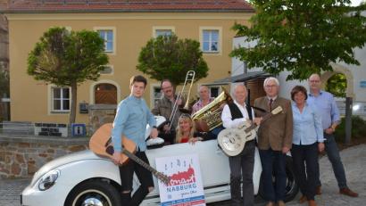 Bild: Freya Stöckl
Voll in Fahrt: Das Organisatorenteam um Vorsitzenden Ernst Bräutigam (Vierter von rechts) stellt das Programm für „Tonart 2019“ vor. Im Bereich der Altstadt wird am 20./21. Juli wieder viel geboten sein.