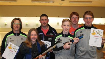 Bild: exb
Gleich vier Gewinner gab es bei den St. Thomas Schützen bei der Bezirksmeisterschaft in Hochbrück bei Regensburg.