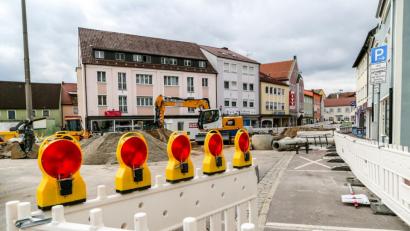 Bild: Hösamer
Der vorerst letzte Bauabschnitt der Sanierung der Friedrich-Ebert-Straße bis zum Wendelinplatz ist eines der größten Bauprojekte in diesem Jahr.
