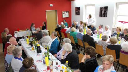 Bild: njn
Gut besucht war das „70Plus-Kaffeekränzchen“ der BRK-Bereitschaft im Rot-Kreuz-Haus. Es gab Kaffee, Kuchen und gehaltvolle Informationen.