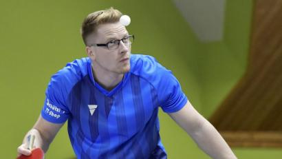 Bild: Hubert Ziegler
Der Blick geht nach oben. Der TTSC Kümmersbruck spielt in der kommenden Saison in der Verbandsoberliga, mit dabei ein wird auch wieder Spitzenspieler Juraj Zatko (Bild).