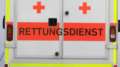 Bild: Oliver Welken/dpa
Ein BMW-Fahrer hatte sie übersehen: Eine 56-Jährige ist am Freitagabend bei einem Unfall in der Nähe von Hahnbach verletzt worden.