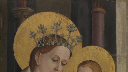 Repro: gük
Maria mit Krone, um 1470/80, Meister der Sterzinger Altarflügel, Ulm, Malerei auf Tannenholz: Auf der prächtigen Altartafel sitzt Christus als nacktes, unschuldiges Kind auf dem Schoß seiner Mutter. In der Hand hält er einen Apfel als Verweis auf den Sündenfall, den er mit seinem Tod sühnen wird.
