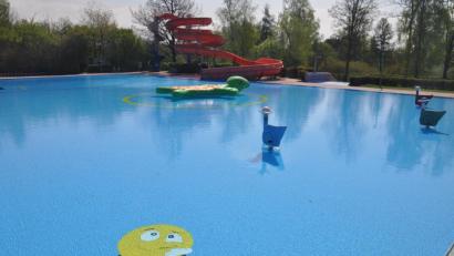 Bild: ws
Ein deutliches Zeichen setzt der Stadtrat für das Freibad. Im Haushalt wurde eine Aufstockung des Verlustausgleichs auf 500 000 Euro vorgenommen. Im Wirtschaftsplan der Stadtwerke steht auch die Forderung, wie es mit dem Bau aus den 70er Jahren weitergehen soll.