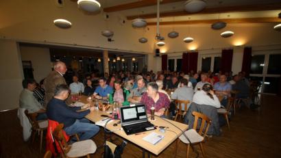 Bild: bjp
Lebhaft wie selten verlief die Trabitzer Bürgerversammlung, zu der etwa 100 Besucher ins Zessauer Gemeinschaftshaus gekommen waren. Bild: bjp
