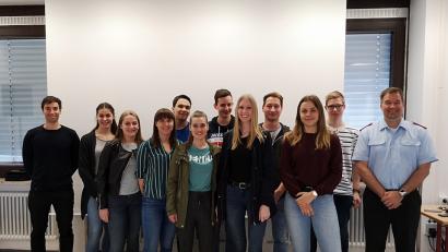 Bild: exb
Hauptmann Dirk Klages informierte die Gymnasiasten über die Außen- und Sicherheitspolitik der Bundesrepublik Deutschland.