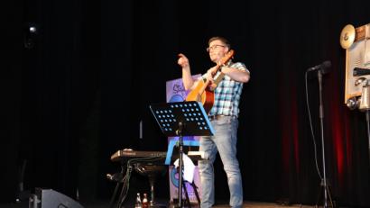 Bild: njn
Da blieb in der Stadthalle kein Auge trocken, als Stefan Otto sein Programm "Ois dabei" durchzog.