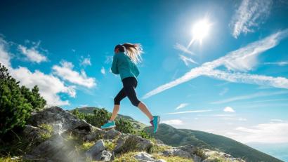 Bild: Andrii Iurlov – stock.adobe.com
Oft wirkt Sport sogar wie ein kleiner Urlaub. Für das vom Alltag gestresste Frontalhirn, in dem das logische Denken beheimatet ist, bleibt Zeit zur Erholung.