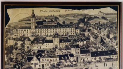 Repro: eb
Eine Ansicht des Klosters Michelfeld aus dem Jahr 1907. Zu dieser Zeit wurde es bereits als Taubstummenanstalt genutzt. Mit dieser Bestimmung hatte Regens Johann Evangelist Wagner ab 1884 den Verfall der weitläufigen Anlage stoppen können. Heute werden hier immer noch Menschen mit geistiger und körperlicher Behinderung betreut. In den letzten Jahrzehnten kamen sogar neue Gebäude hinzu.