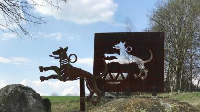 Archivbild: cr
„Über den Schatten springen“ lässt Klaus Kuran den Hund aus dem Püchersreuther Wappen.